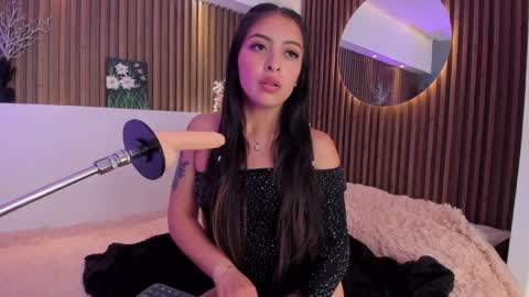 Snapshot of camila_dupont chatting on January 9, 2025, 8:22 pm Camila online show from January 9, 2025, 8:22 pm