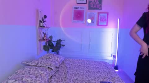 Camila  online show from September 28, 2025, 3:39 pm