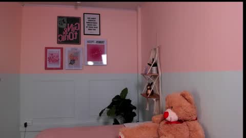 Camila  online show from November 10, 2025, 12:26 pm