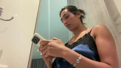 Snapshot of camiliakxoxo chatting on July 9, 2026, 1:20 am camiliakxoxo online show from July 9, 2026, 1:20 am