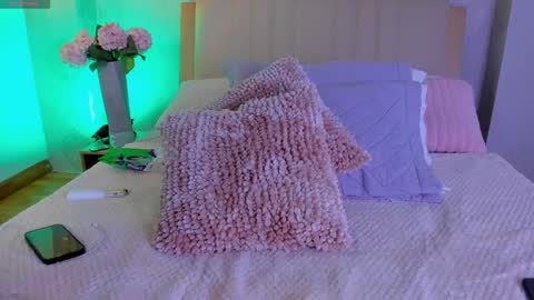 Snapshot of camille_lynn chatting on October 2, 2025, 12:39 am Camille Lynn online show from October 2, 2025, 12:39 am