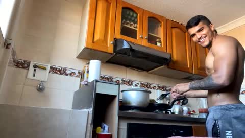 camilo_contre21 online show from January 29, 2025, 9:39 pm