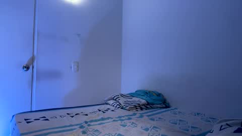 camilo_contre21 online show from February 4, 2025, 9:10 pm