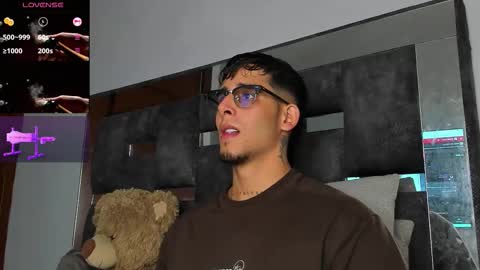   INDEPENDENT MODEL online show from October 28, 2025, 11:36 am