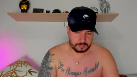 camilo_restrepo21 online show from September 19, 2025, 12:12 am