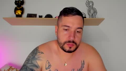 camilo_restrepo21 online show from September 28, 2025, 11:43 pm
