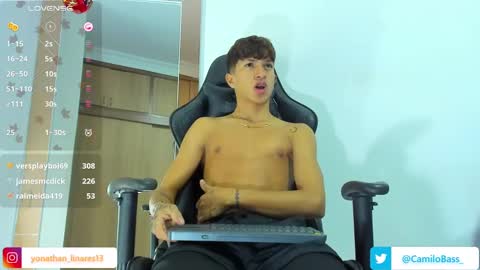 Snapshot of camilobass_ chatting on December 31, 2024, 5:44 am Camilo Bass online show from December 31, 2024, 5:44 am