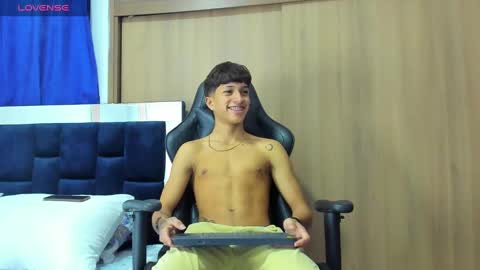 Snapshot of camilobass_ chatting on January 28, 2025, 1:39 am Camilo Bass online show from January 28, 2025, 1:39 am