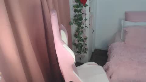  Nicole   online show from February 25, 2026, 3:05 am