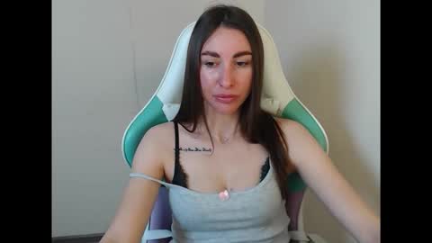 Snapshot of cammila_horn chatting on April 24, 2026, 5:54 am cammila horn online show from April 24, 2026, 5:54 am
