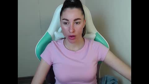 Snapshot of cammila_horn chatting on April 26, 2026, 5:05 am cammila horn online show from April 26, 2026, 5:05 am