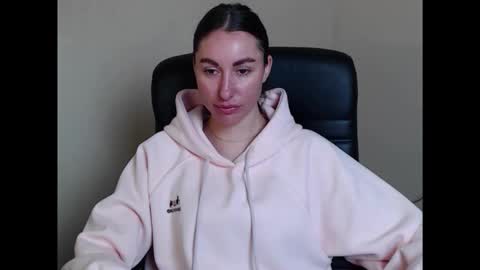 Snapshot of cammila_horn chatting on April 30, 2026, 6:42 am cammila horn online show from April 30, 2026, 6:42 am