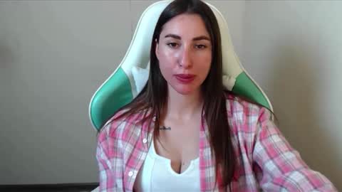 Snapshot of cammila_horn chatting on May 11, 2026, 2:45 pm cammila horn online show from May 11, 2026, 2:45 pm