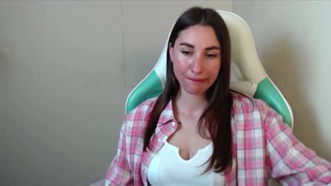 Snapshot of cammila_horn chatting on May 11, 2026, 4:04 pm cammila horn online show from May 11, 2026, 4:04 pm