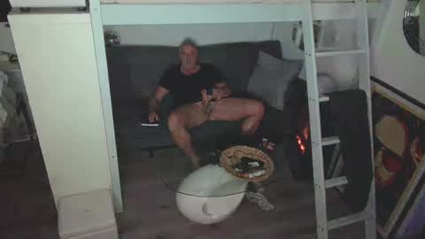 Snapshot of camunication chatting on March 4, 2025, 9:22 pm camunication online show from March 4, 2025, 9:22 pm