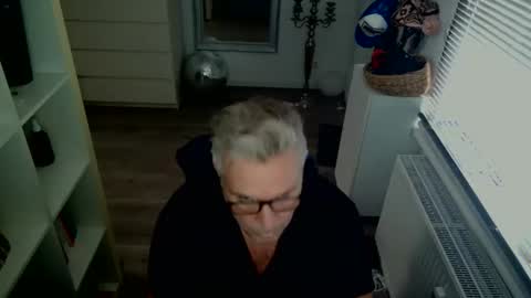 Snapshot of camunication chatting on October 1, 2025, 8:09 am camunication online show from October 1, 2025, 8:09 am