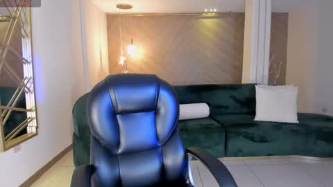 Snapshot of candaserussell chatting on October 2, 2025, 8:16 pm Candanse R online show from October 2, 2025, 8:16 pm
