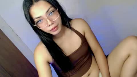 Snapshot of candi_blows chatting on February 17, 2026, 11:22 pm Candi online show from February 17, 2026, 11:22 pm