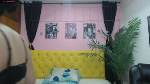 Snapshot of candiapole chatting on December 17, 2024, 4:21 pm Candy online show from December 17, 2024, 4:21 pm
