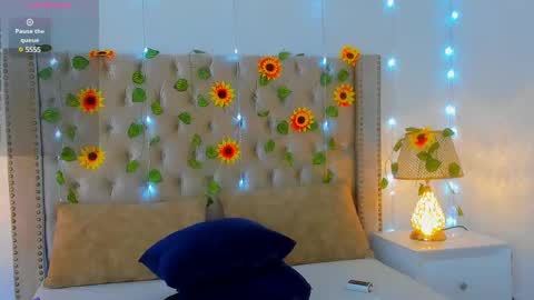 Candie  online show from March 6, 2025, 5:43 pm