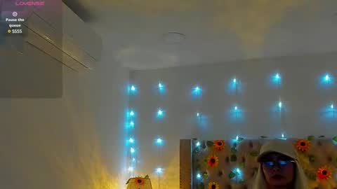 Candie  online show from March 7, 2025, 11:40 am