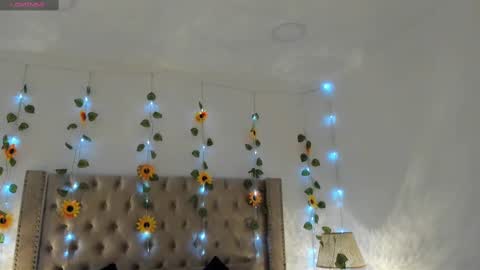 Candie  online show from September 16, 2025, 12:06 pm