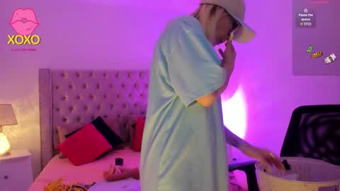 Candie  online show from November 13, 2025, 11:31 am