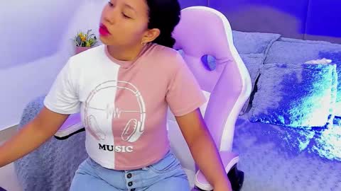 Snapshot of candy_brunette_18 chatting on October 16, 2025, 6:42 pm Candy online show from October 16, 2025, 6:42 pm