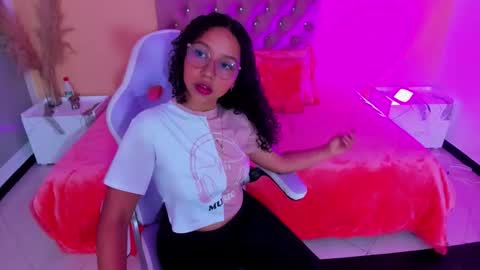 Candy online show from October 28, 2025, 7:05 pm