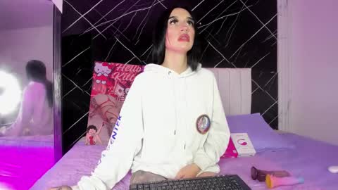 Leila  online show from November 14, 2025, 4:00 am