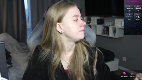 Snapshot of candy_meggie chatting on December 3, 2024, 7:32 am Megan online show from December 3, 2024, 7:32 am