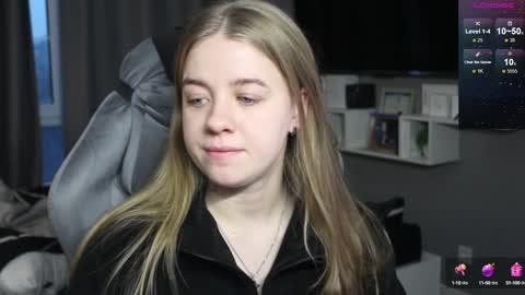 Snapshot of candy_meggie chatting on December 3, 2024, 12:49 pm Megan online show from December 3, 2024, 12:49 pm