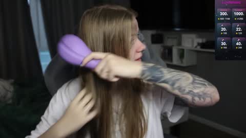 Snapshot of candy_meggie chatting on December 6, 2024, 9:21 am Megan online show from December 6, 2024, 9:21 am