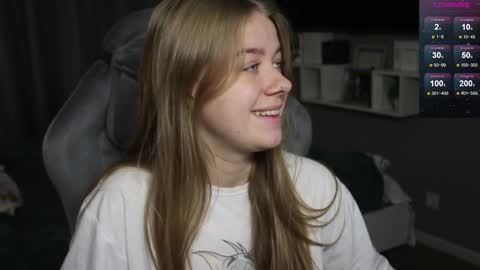 Snapshot of candy_meggie chatting on December 7, 2024, 2:24 pm Megan online show from December 7, 2024, 2:24 pm