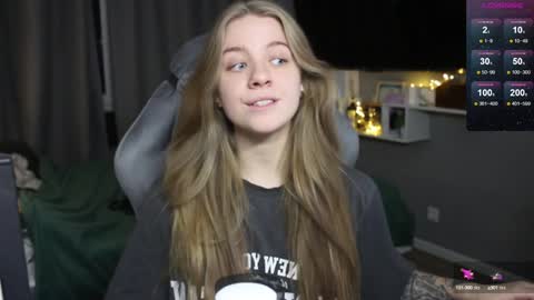 Snapshot of candy_meggie chatting on December 17, 2024, 4:53 pm Megan online show from December 17, 2024, 4:53 pm