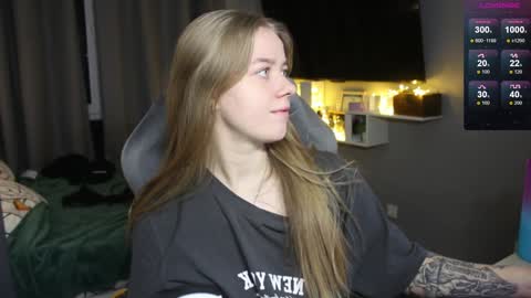 Snapshot of candy_meggie chatting on December 18, 2024, 6:14 pm Megan online show from December 18, 2024, 6:14 pm