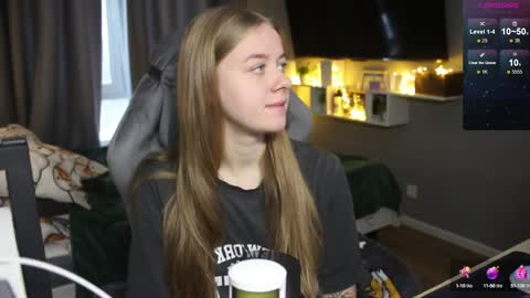 Snapshot of candy_meggie chatting on December 19, 2024, 10:13 am Megan online show from December 19, 2024, 10:13 am