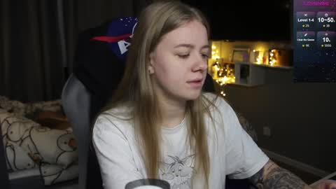 Snapshot of candy_meggie chatting on December 26, 2024, 2:27 pm Megan online show from December 26, 2024, 2:27 pm