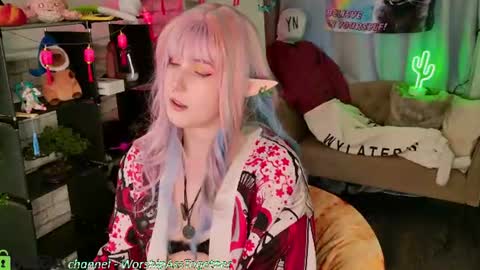 Snapshot of candy_yeahh chatting on June 25, 2026, 5:12 am Mary online show from June 25, 2026, 5:12 am