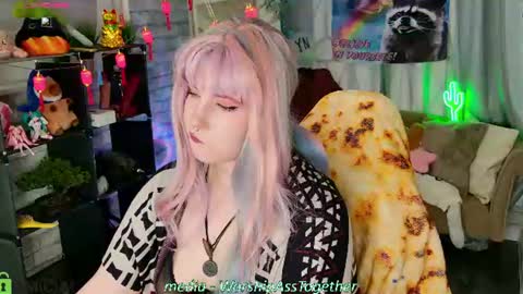 Snapshot of candy_yeahh chatting on July 8, 2026, 1:10 am Mary online show from July 8, 2026, 1:10 am