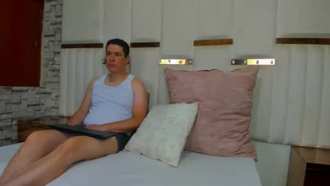 candyandsteven online show from October 19, 2025, 2:34 am