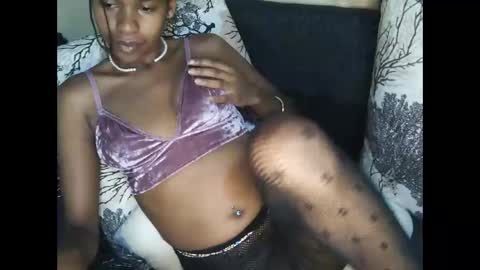 candybrown001 online show from October 28, 2025, 7:05 pm