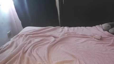 Candy online show from April 18, 2026, 7:58 pm