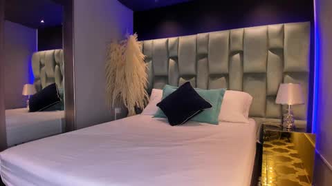 candyluxury_ online show from February 11, 2025, 7:05 pm