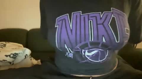 Candy   online show from November 11, 2025, 9:59 pm