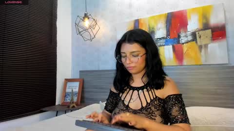 Candys Victoria online show from January 8, 2025, 7:55 am
