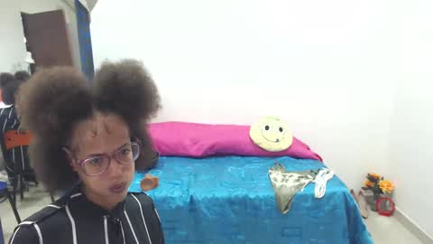 Snapshot of canella_hotx chatting on December 20, 2024, 3:42 pm Canela online show from December 20, 2024, 3:42 pm