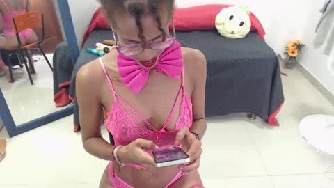 Snapshot of canella_hotx chatting on December 28, 2024, 8:25 pm Canela online show from December 28, 2024, 8:25 pm