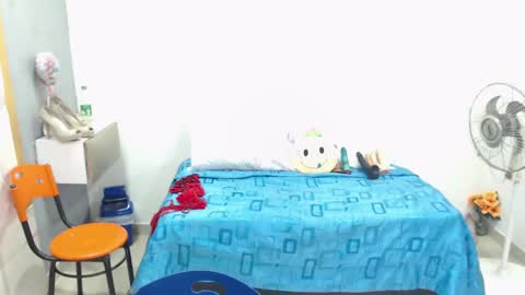 Snapshot of canella_hotx chatting on December 31, 2024, 2:47 pm Canela online show from December 31, 2024, 2:47 pm