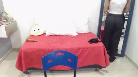 Snapshot of canella_hotx chatting on March 12, 2025, 7:59 pm Canela online show from March 12, 2025, 7:59 pm